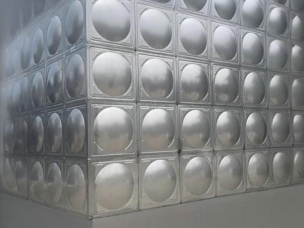 不同材質(zhì)的運(yùn)城不銹鋼水箱在價(jià)格上有何差異？