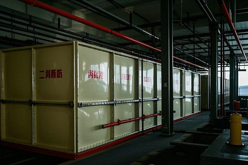 不同厚度的玻璃鋼材料對運城消防水箱的性能有哪些影響？